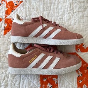Adidas gazelle blush pink suede 6 like new